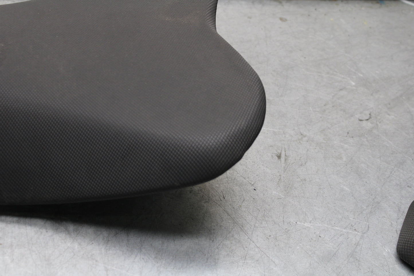 18-23 KAWASAKI NINJA 400 FRONT DRIVERS SEAT PAD SADDLE PILLION BB660