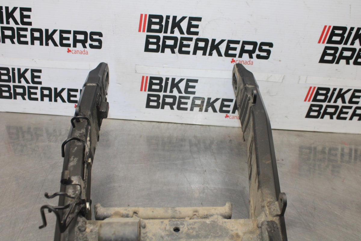 25 KAWASAKI Z900 REAR SWINGARM BACK SUSPENSION SWING ARM BB928