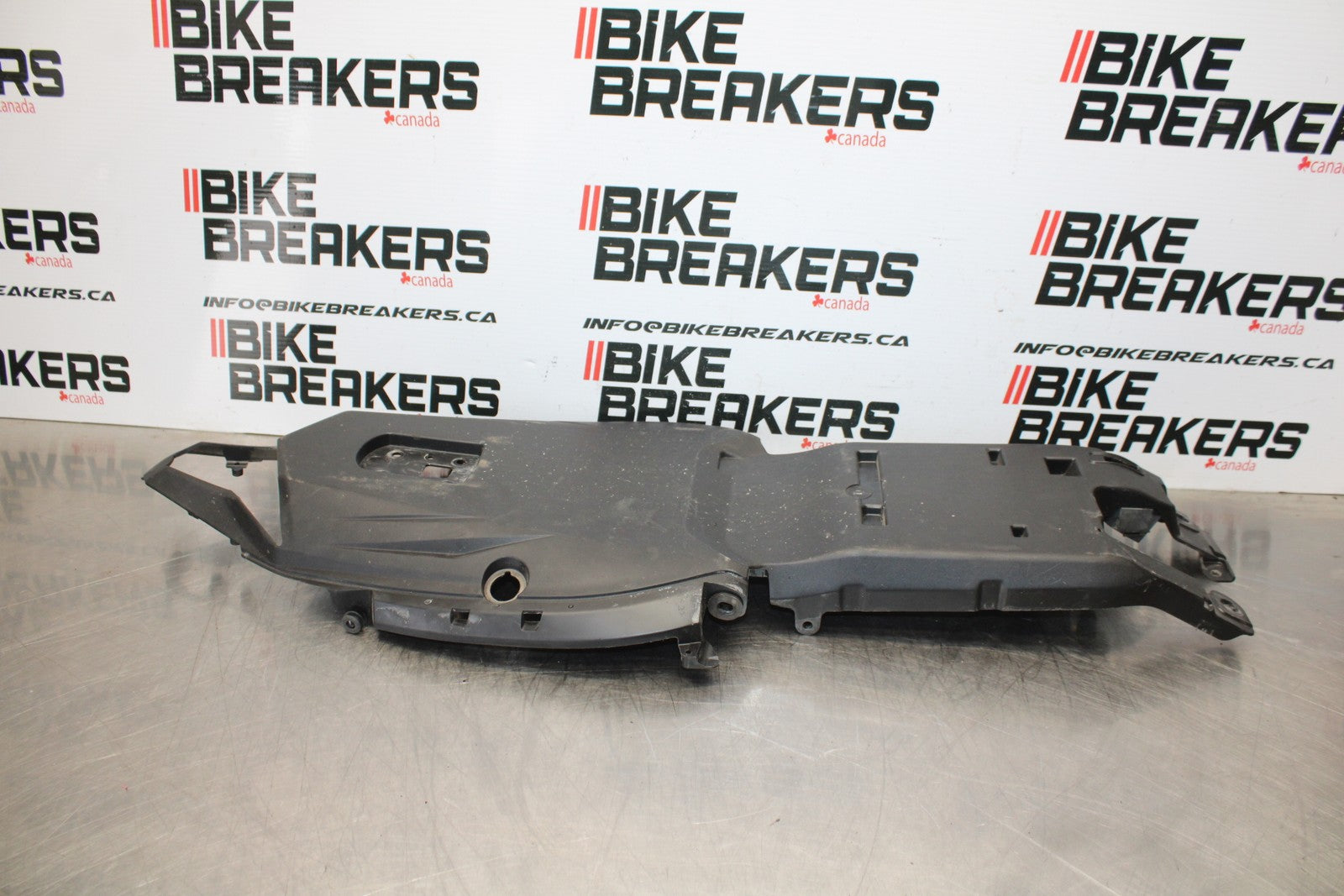 21-23 KAWASAKI NINJA ZX6R REAR BACK TAIL UNDERTAIL BATTERY TRAY PLASTIC BB179