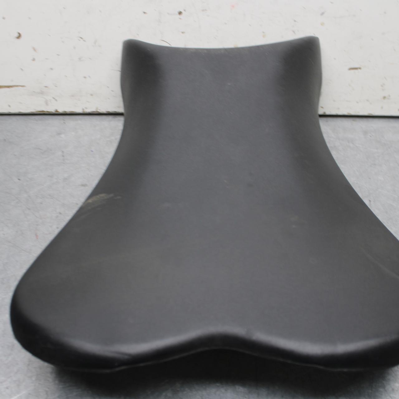 06-07 SUZUKI GSXR750 FRONT DRIVERS SEAT PAD SADDLE PILLION 45100-01H00-6BY BB645