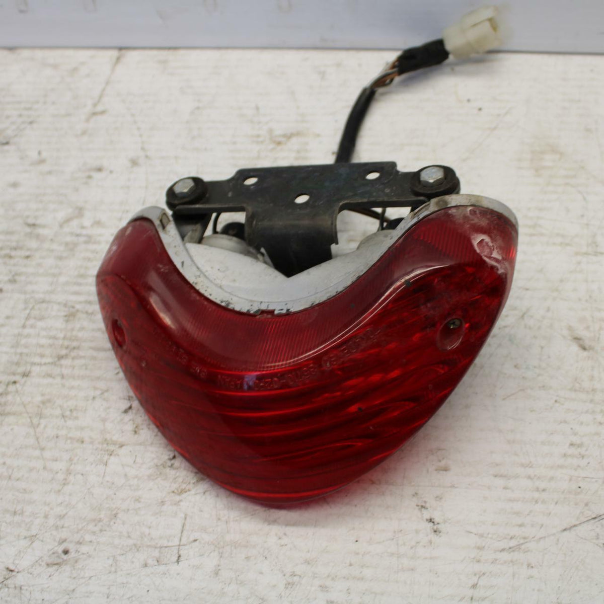 99-02 SUZUKI SV650S REAR TAIL TAILLIGHT BACK BRAKE LIGHT BB299