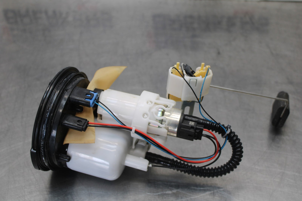 20-23 BMW F900R FUEL PUMP GAS PETROL SENDER UNIT BB923