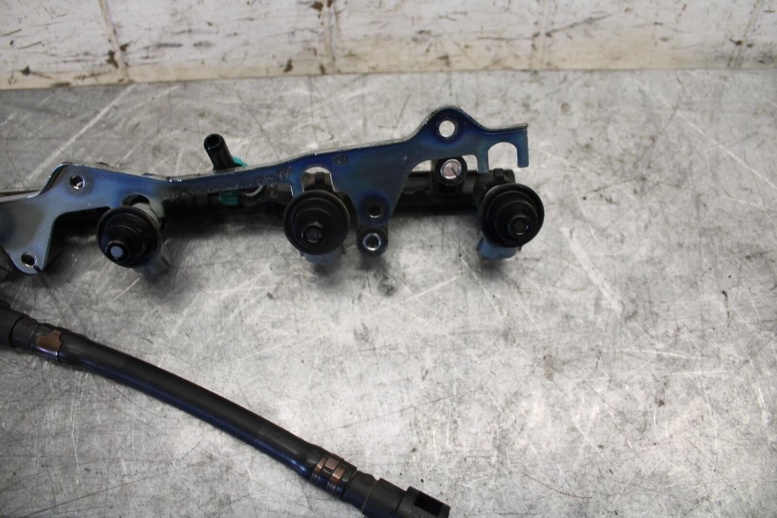 2009 Honda CBR600RR SECONDARY FUEL INJECTORS TOP AIRBOX GAS RAIL BB536