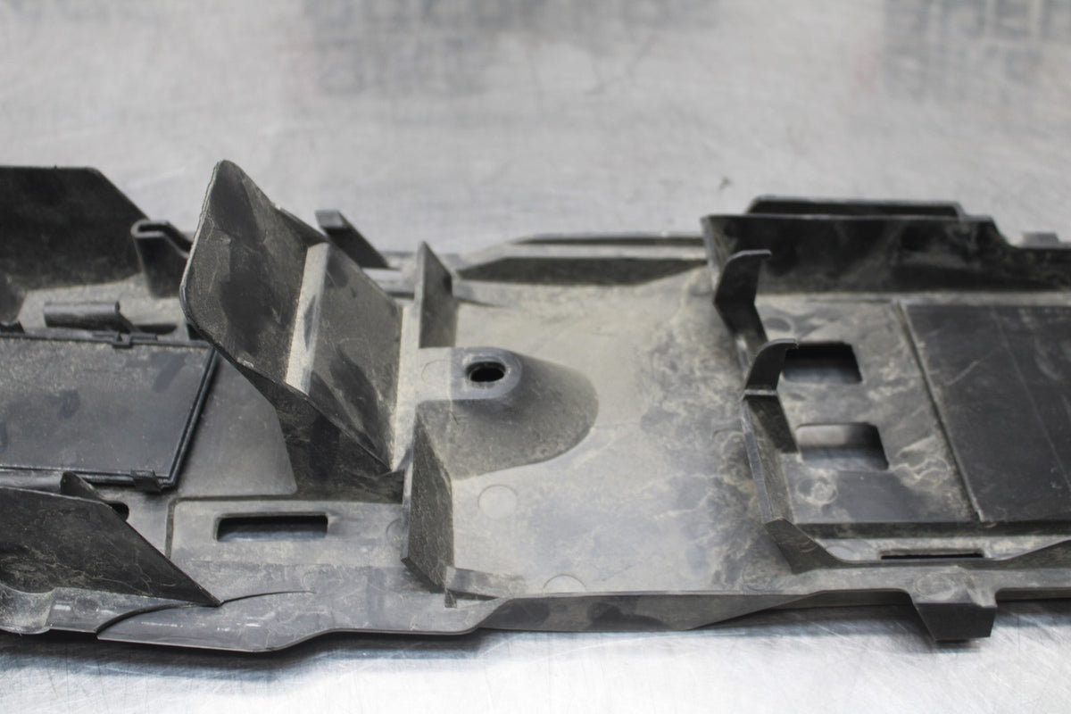 06-07 SUZUKI GSXR 600 REAR BACK TAIL UNDERTAIL BATTERY TRAY PLASTIC BB822