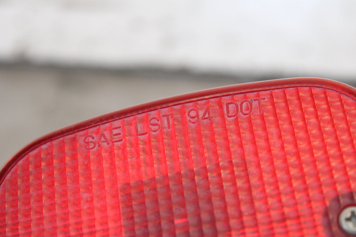 05-06 YAMAHA ROYAL STAR TAILLIGHT REAR TAIL BRAKE LIGHT BB697
