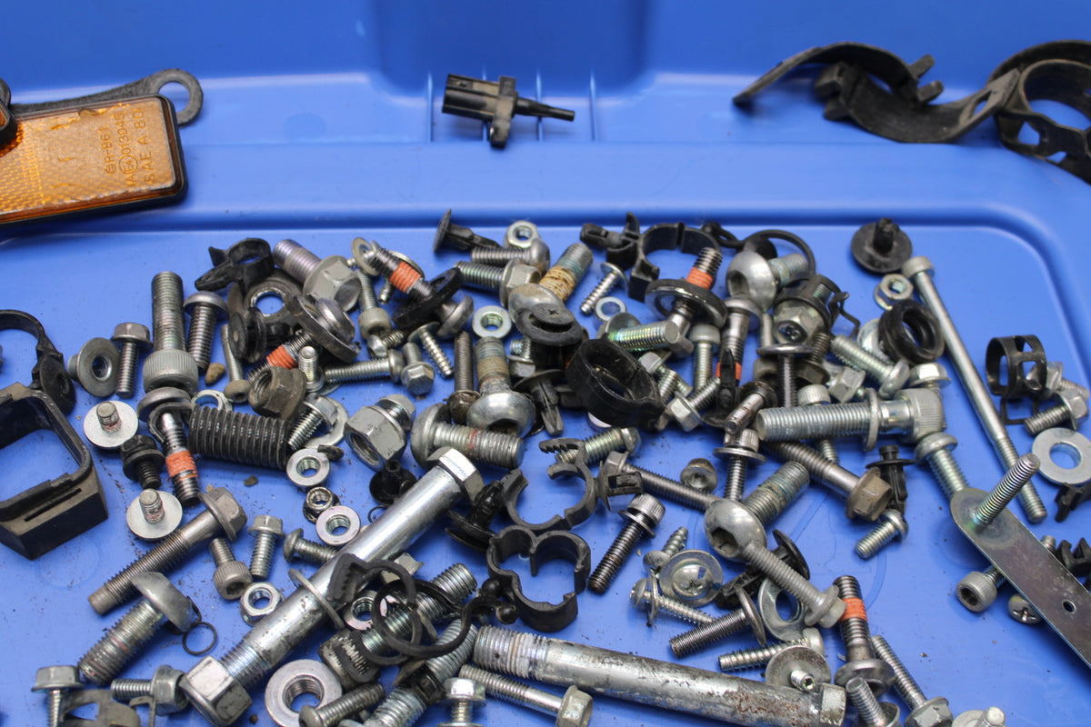 09-15 YAMAHA FZ6R ENGINE MOUNTING BOLTS HARDWARE MOTOR SCREWS BB161