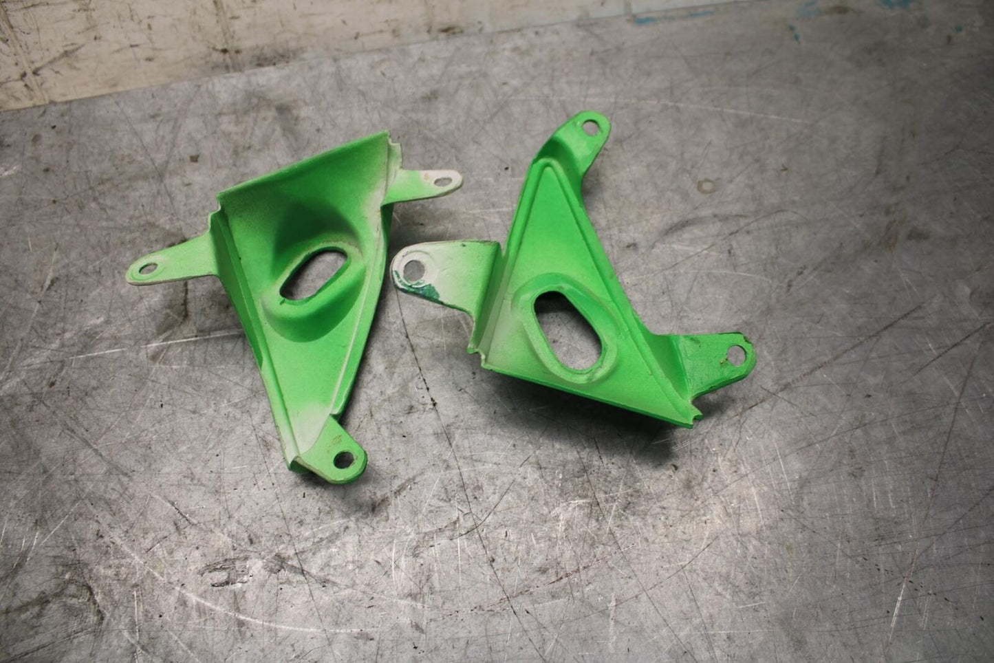 2005 Kawasaki Ninja ZX6R  FRONT  TURN SIGNALS LIGHT COWL TRIM BB534