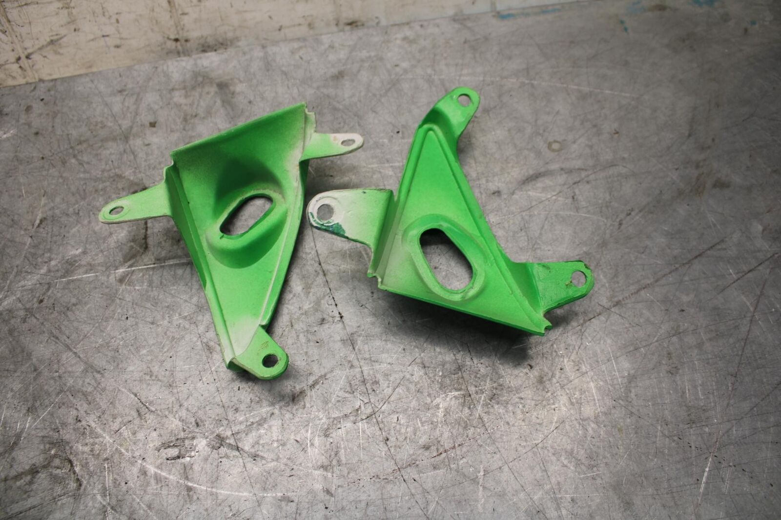 2005 Kawasaki Ninja ZX6R  FRONT  TURN SIGNALS LIGHT COWL TRIM BB534