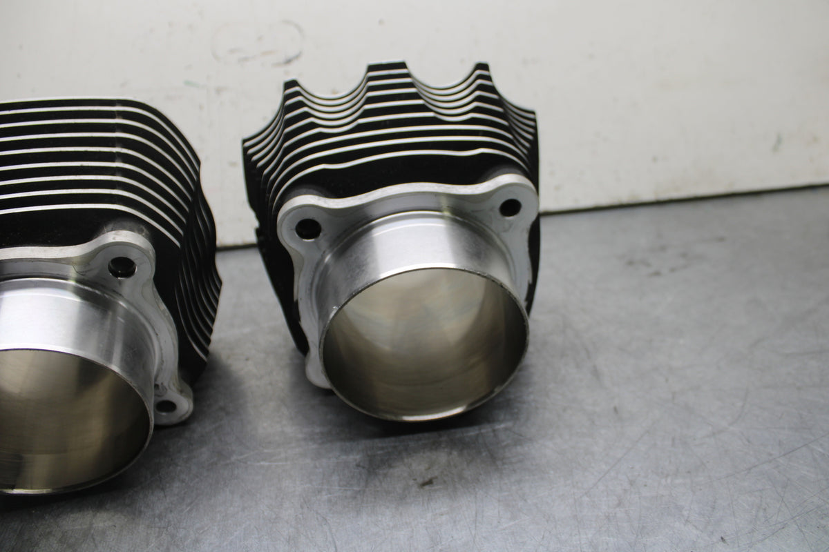 22-24 INDIAN CHIEF BOBBER DARK HORSE ENGINE MOTOR PISTON CYLINDERS JUG  BB717