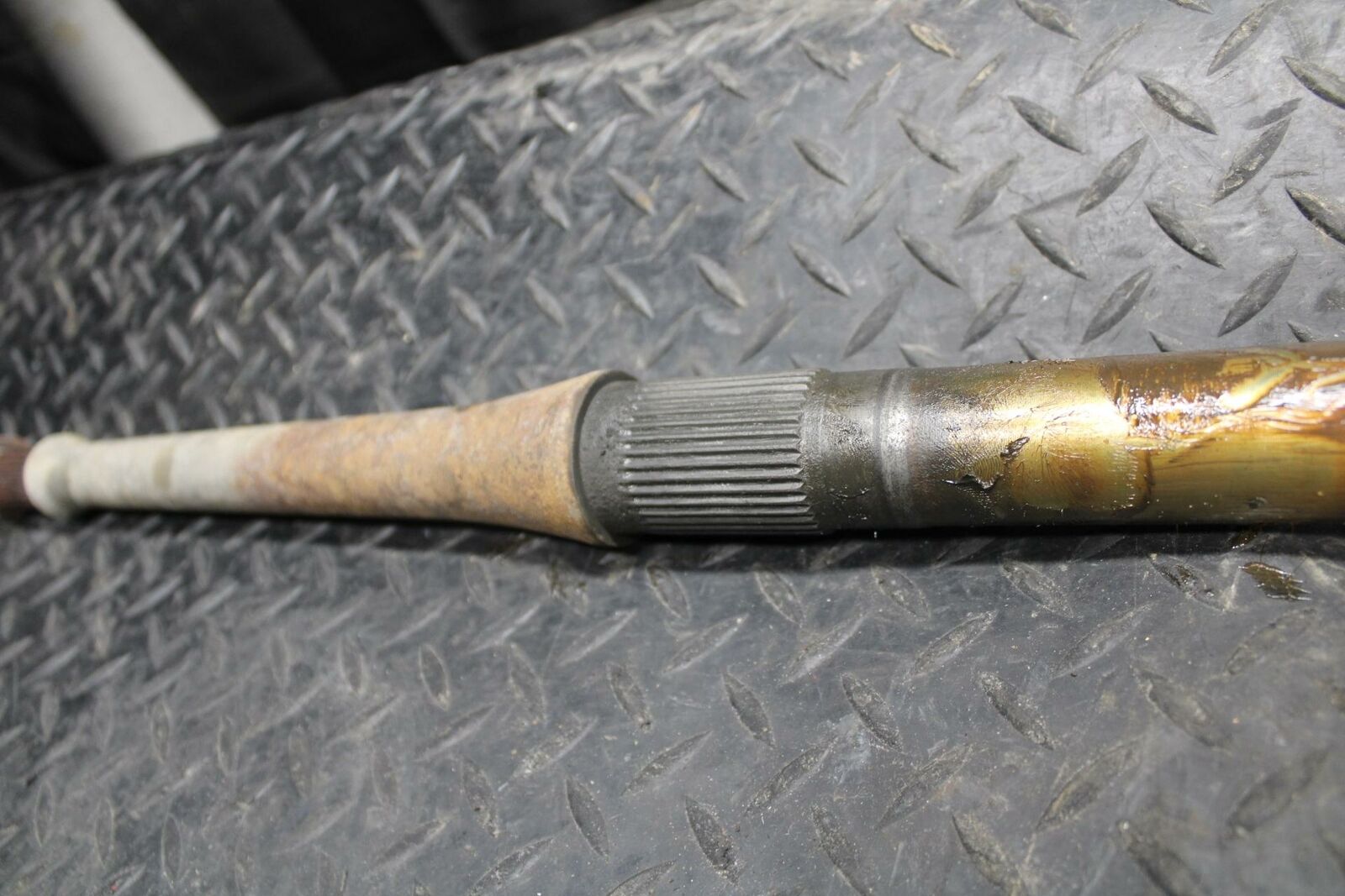 2004 Yamaha Banshee 350 YFZ350 REAR AXLE BACK WHEEL PIVOT BOLT AXEL SHAFT BB232
