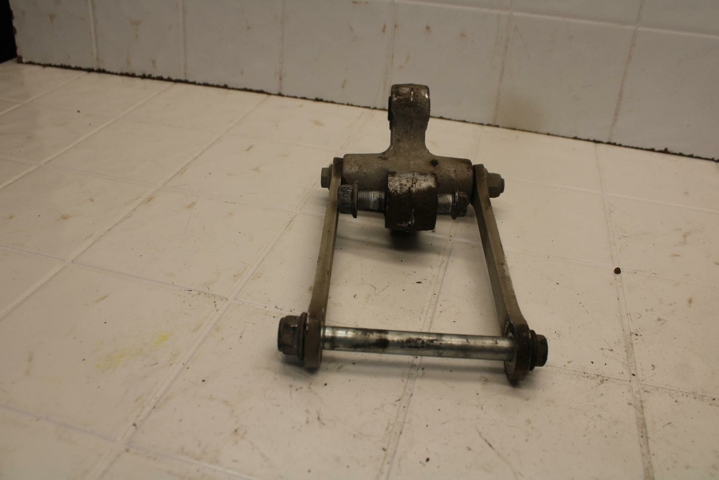 01-02 SUZUKI GSXR750 REAR DOGBONE SHOCK LINKAGE LINK BB402