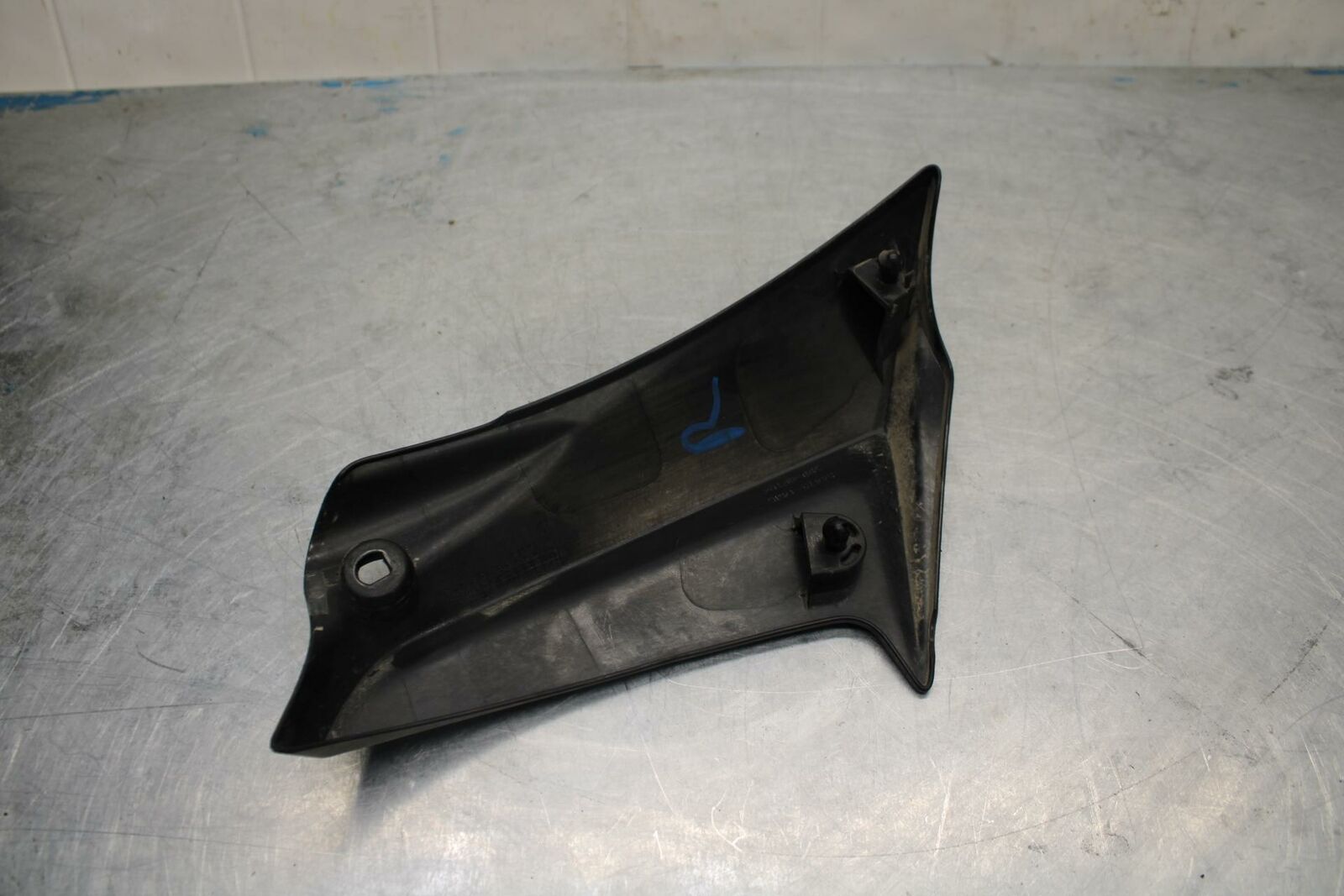 11-22 SUZUKI GSXR600 RIGHT FRAME SIDE COVER COWL PANEL TRIM FAIRING BB422