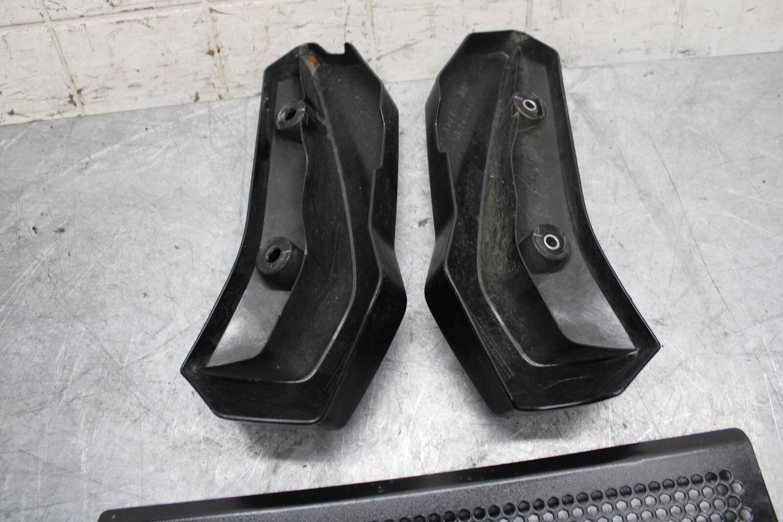 2015 Yamaha FZ07 ENGINE RADIATOR GUARD COVER BB531