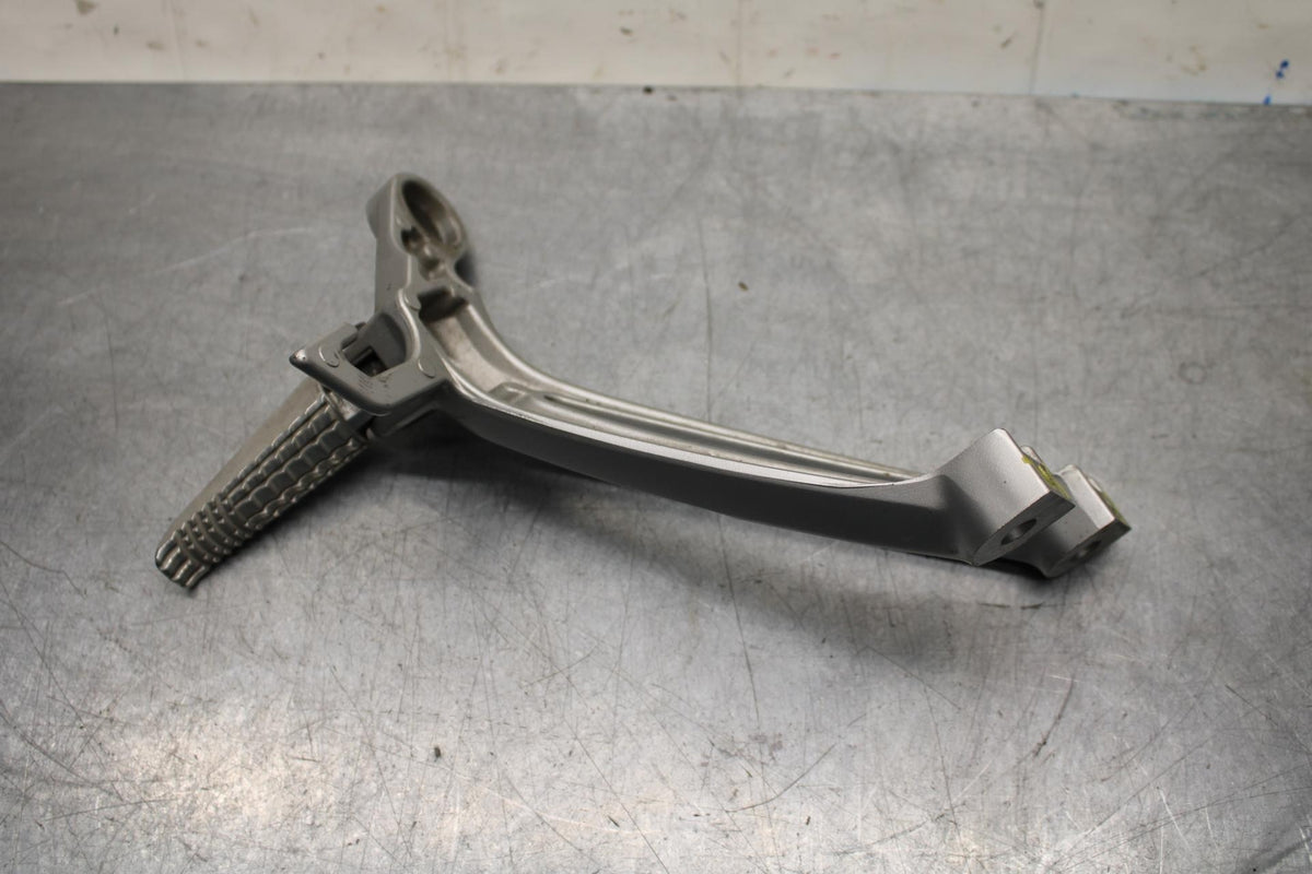 2008 Suzuki GSXR 600 750 RIGHT REAR BACK PASSENGER PEG 43600-21H00 BB584