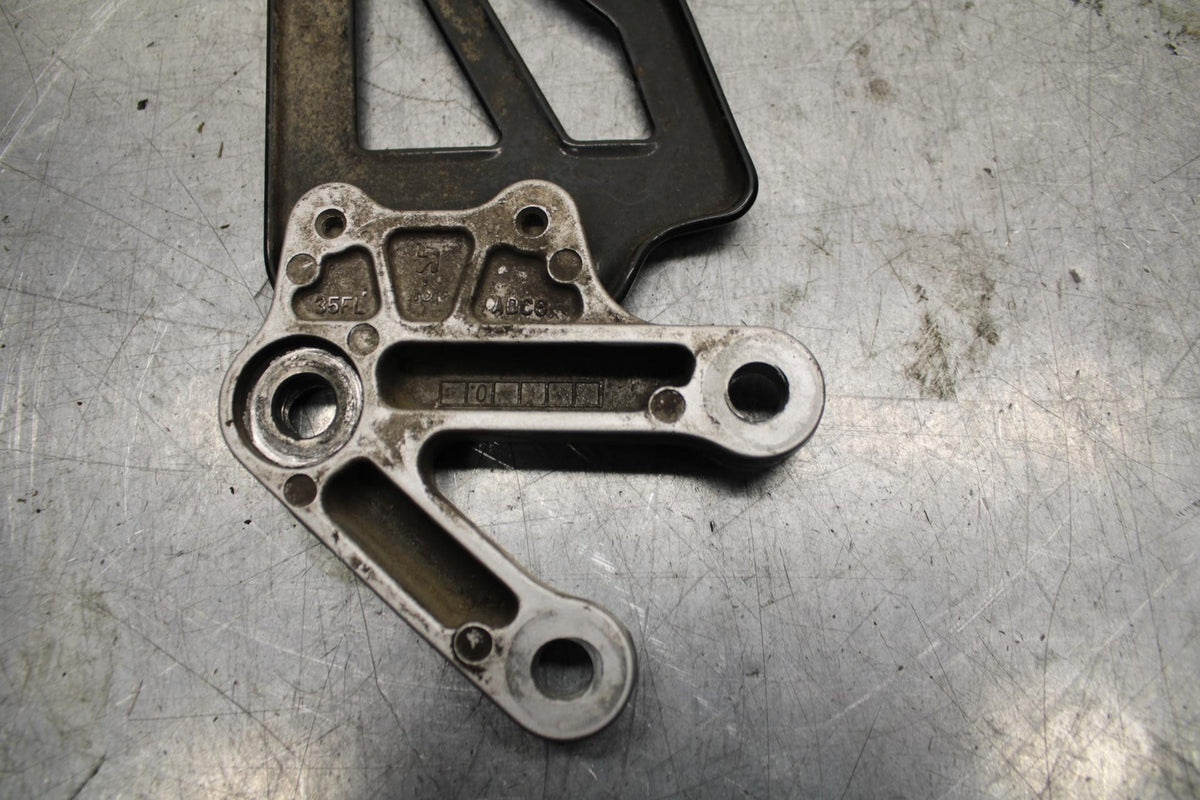 2002 Suzuki GSXR1000 LEFT REARSET REAR SET DRIVER FOOT PEG BRACKET MOUNT BB73