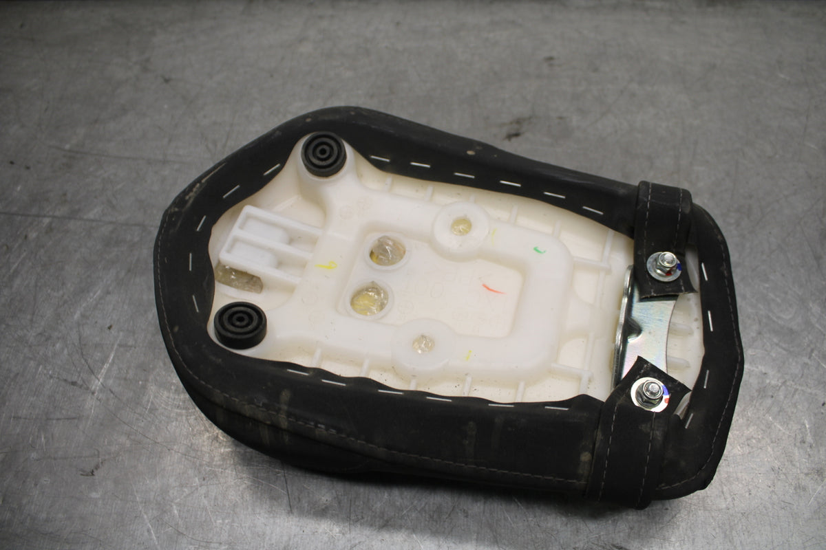 17-24 YAMAHA BOLT XVS950 REAR BACK PASSENGER SEAT BB729