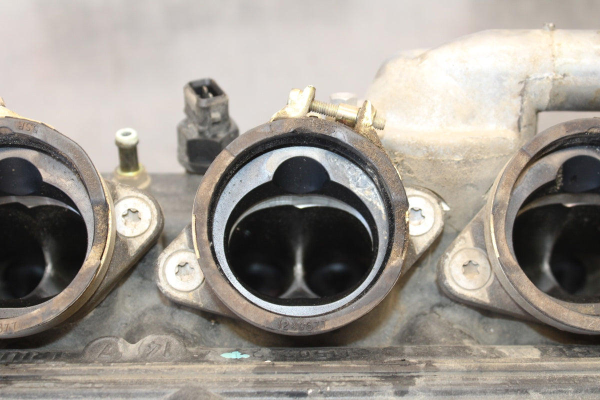 15 TRIUMPH TIGER 800 ENGINE TOP END CYLINDER HEAD BB873