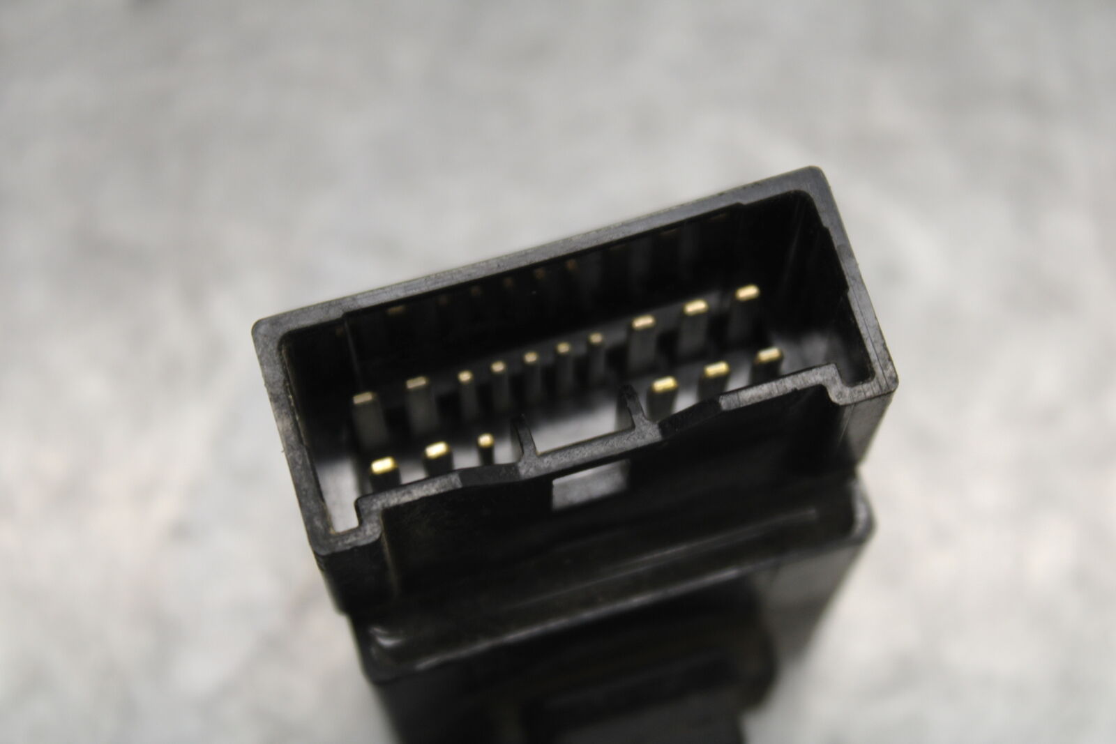 04-06 YAMAHA YZF R1 RELAY ASSEMBLY FUSE BOX BB659