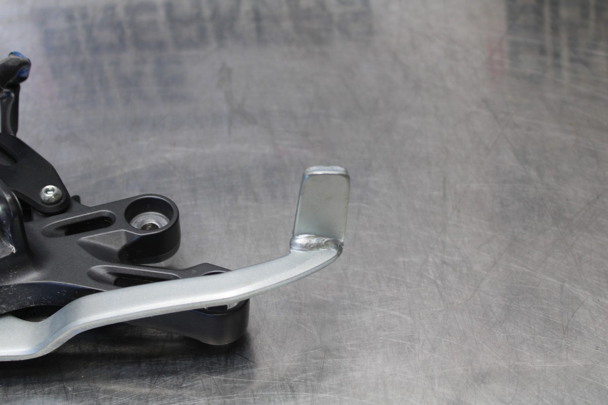22-25 YAMAHA YZF R7 RIGHT REARSET REAR SET DRIVER FOOT PEG REST STOP BB182