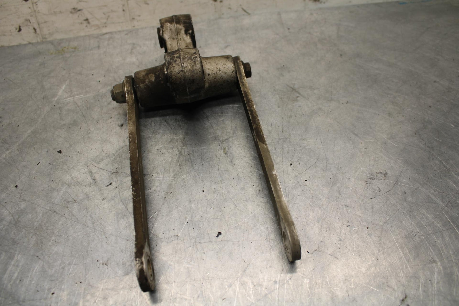 02-03 SUZUKI GSXR750 REAR DOGBONE SHOCK LINKAGE LINK 62600-35870 BB14