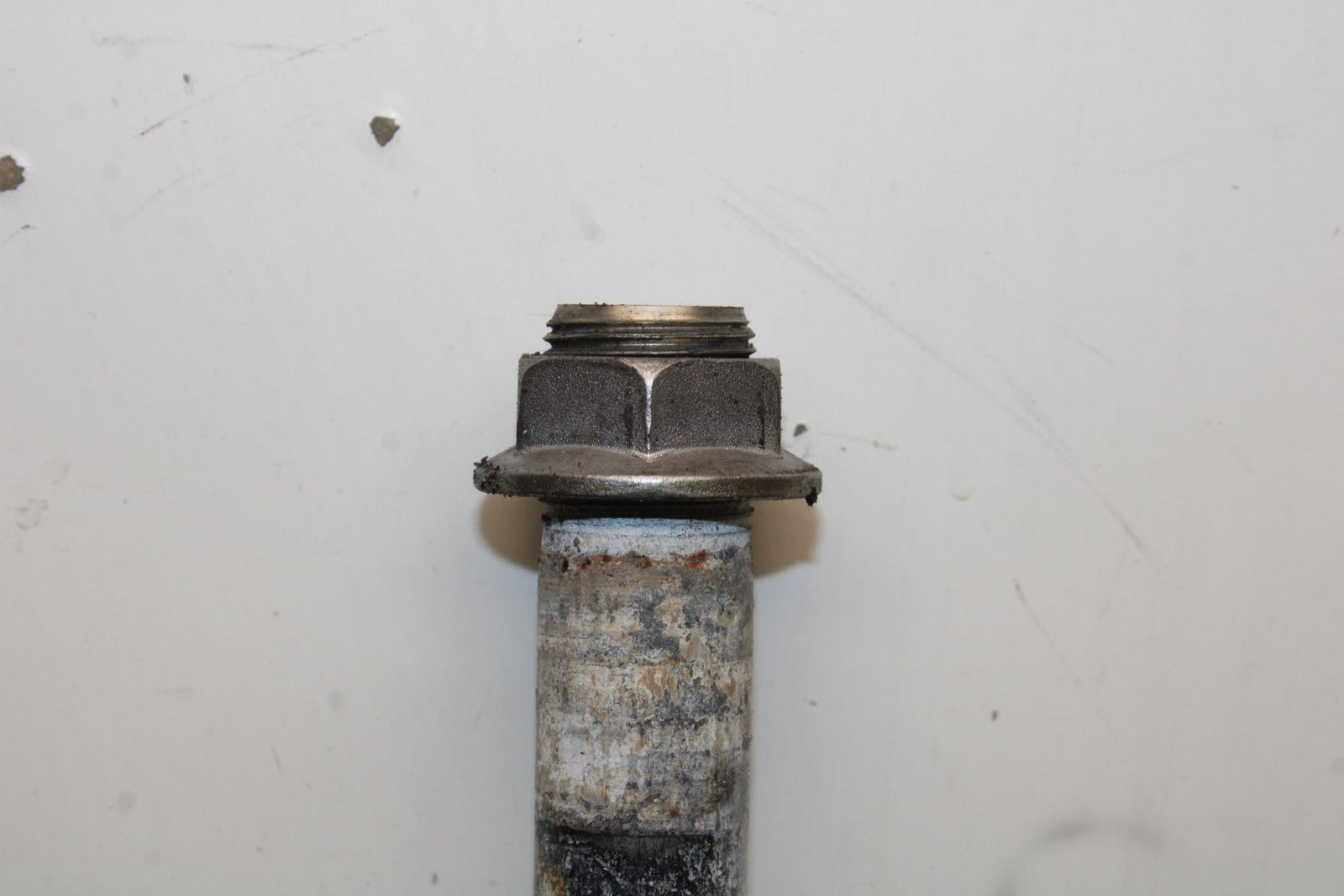 09-12 KAWASAKI NINJA ZX6R REAR BACK SWINGARM BOLT SUSPENSION PIVOT AXLE BB617