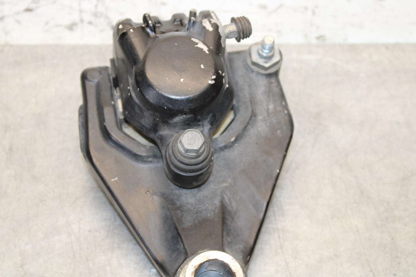 1977 Yamaha XS750 REAR BACK BRAKE CALIPER W MOUNT BRACKET BB554