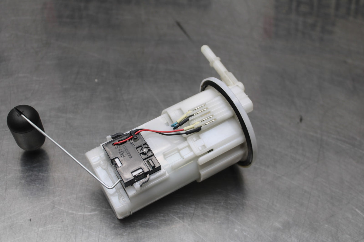 16 YAMAHA XSR900 FUEL PUMP GAS PETROL SENDER UNIT BB786