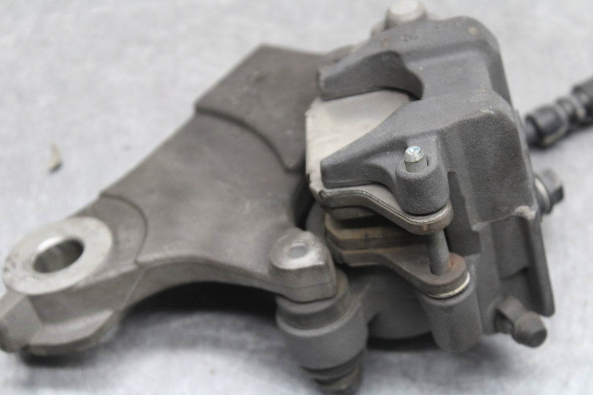 09-15 YAMAHA FZ6R REAR BACK BRAKE CALIPER W MOUNT BRACKET 20S-2580W-10-00 BB719