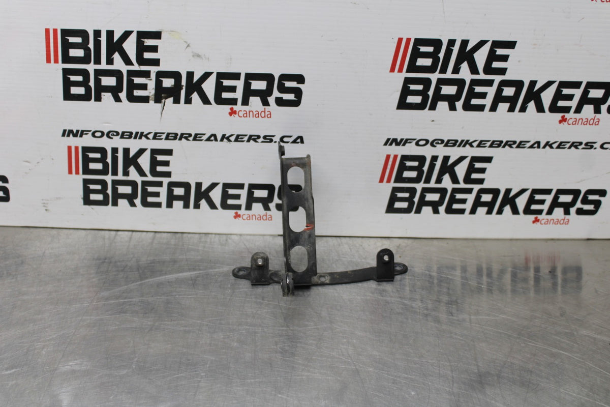 07-16 SUZUKI GSXR1000 OIL COOLER MOUNTING BRACKET MOUNT SUPPORT BB770