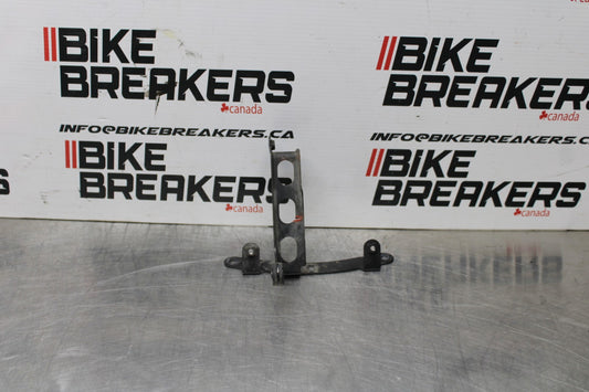 07-16 SUZUKI GSXR1000 OIL COOLER MOUNTING BRACKET MOUNT SUPPORT BB770