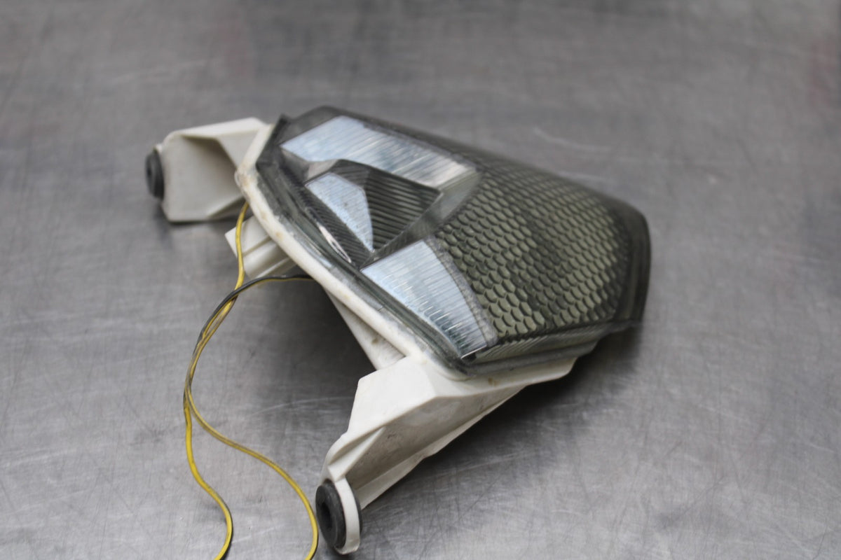 08 KAWASAKI NINJA ZX10R AFTERMARKET REAR TAIL TAILLIGHT BACK BRAKE LIGHT BB201
