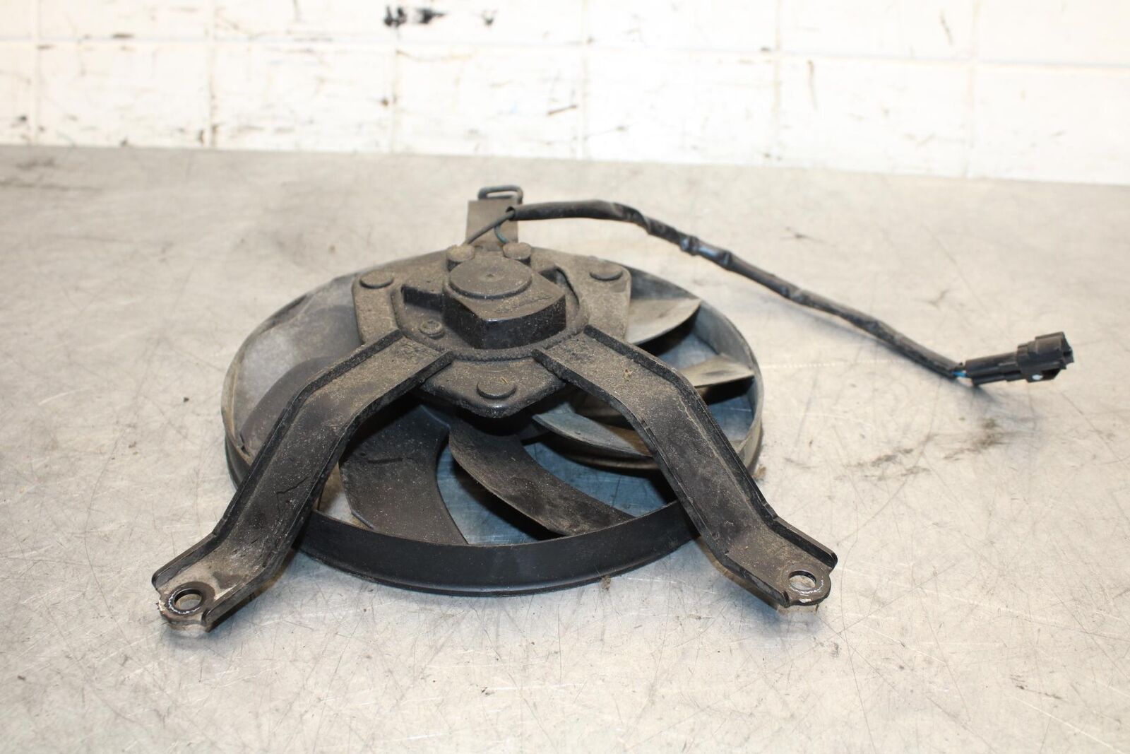 17 KAWASAKI Z900 ZR900 ENGINE RADIATOR COOLING FAN 59502-0614 BB549