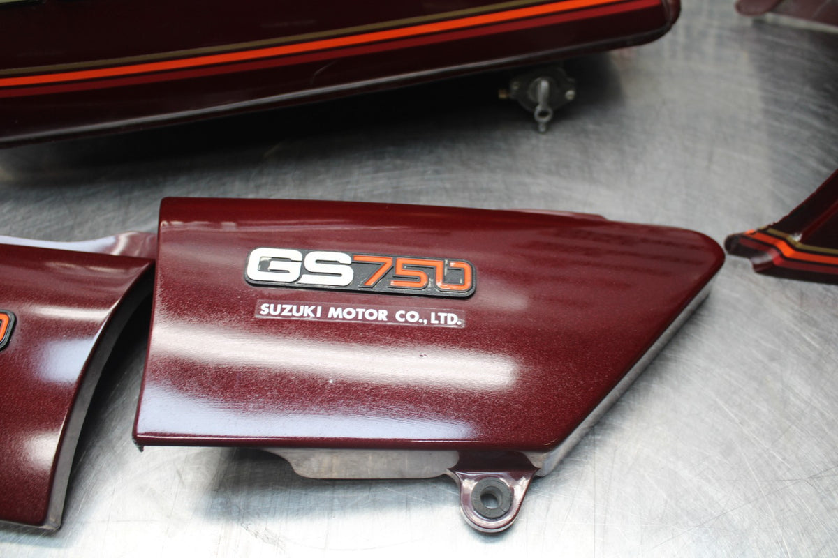 77 SUZUKI GS750 GAS TANK SIDE TAIL COWL COVER 44110-45000-13L BB779
