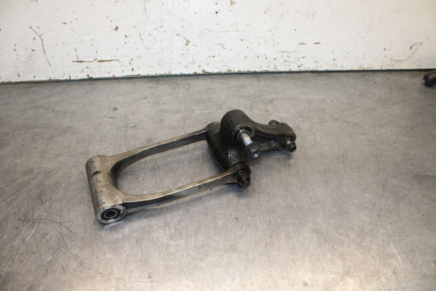 06-07 SUZUKI GSXR 600 REAR DOGBONE SHOCK LINKAGE LINK BB737