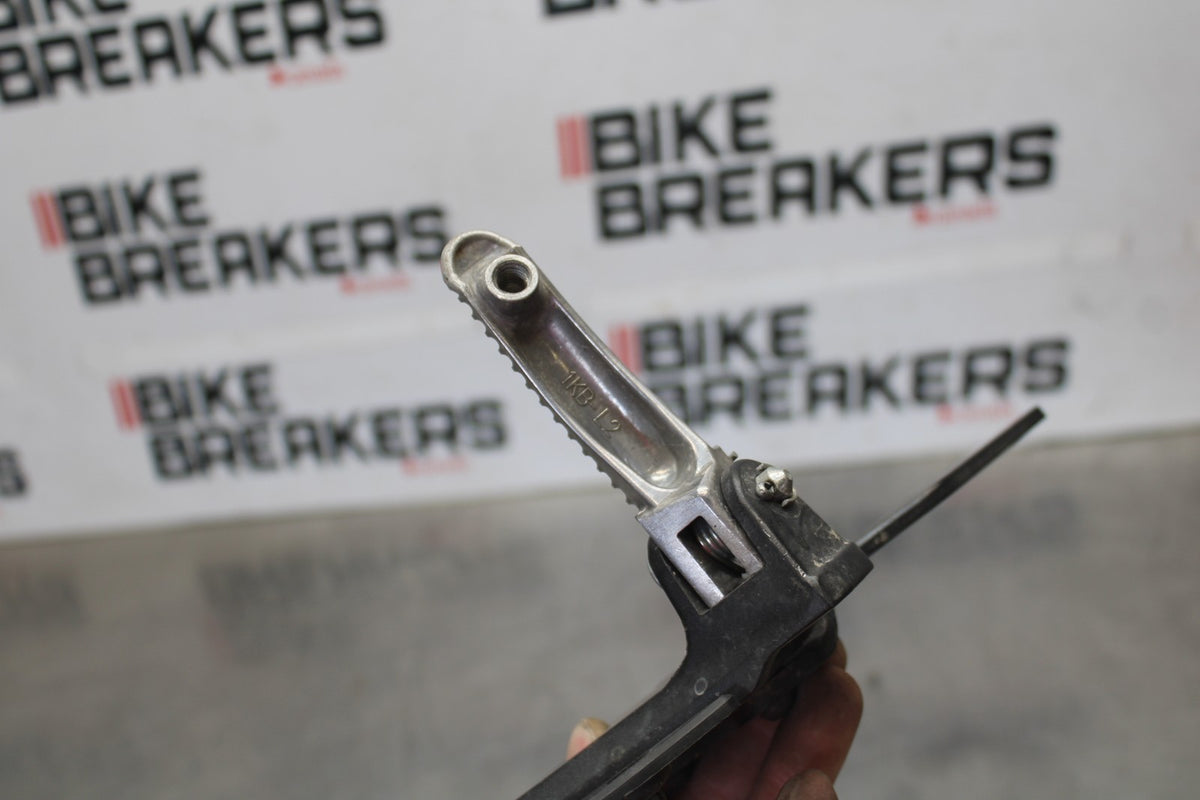 17 YAMAHA YZF R6 LEFT REARSET REAR SET DRIVER FOOT PEG REST STOP BB922