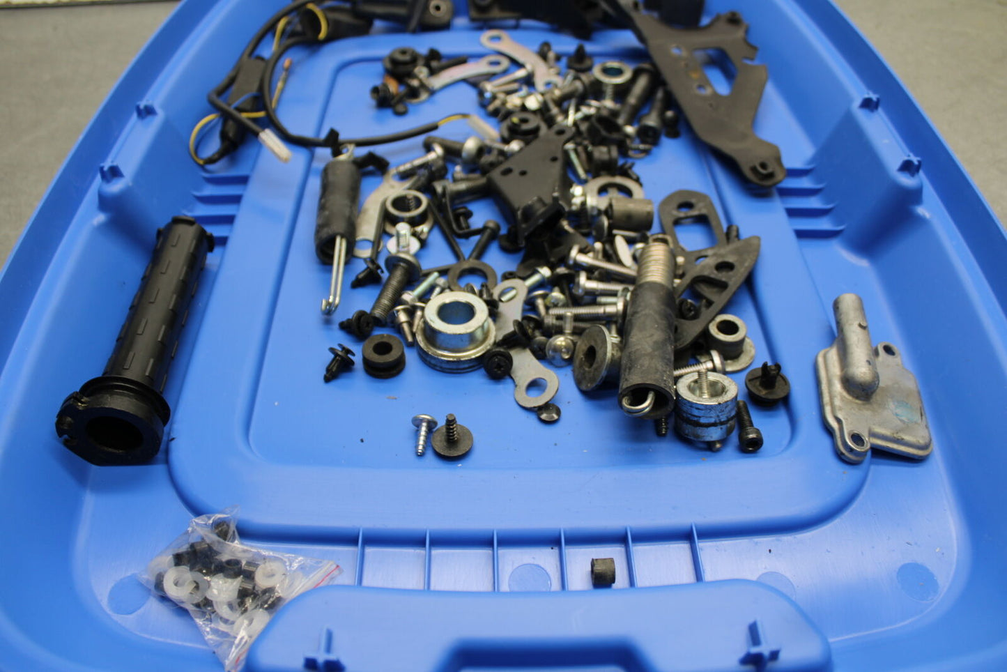 15-17 YAMAHA YZF R3 BOLTS HARDWARE MOTOR SCREWS BB651