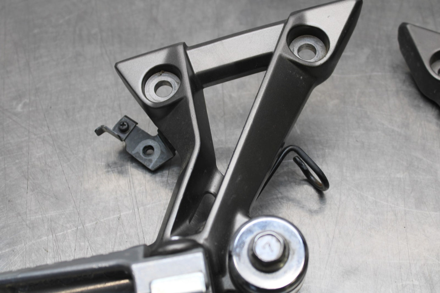 13-17 KAWASAKI NINJA 300 EX300 ABS REAR BACK PASSENGER PEG SET PAIR BB187