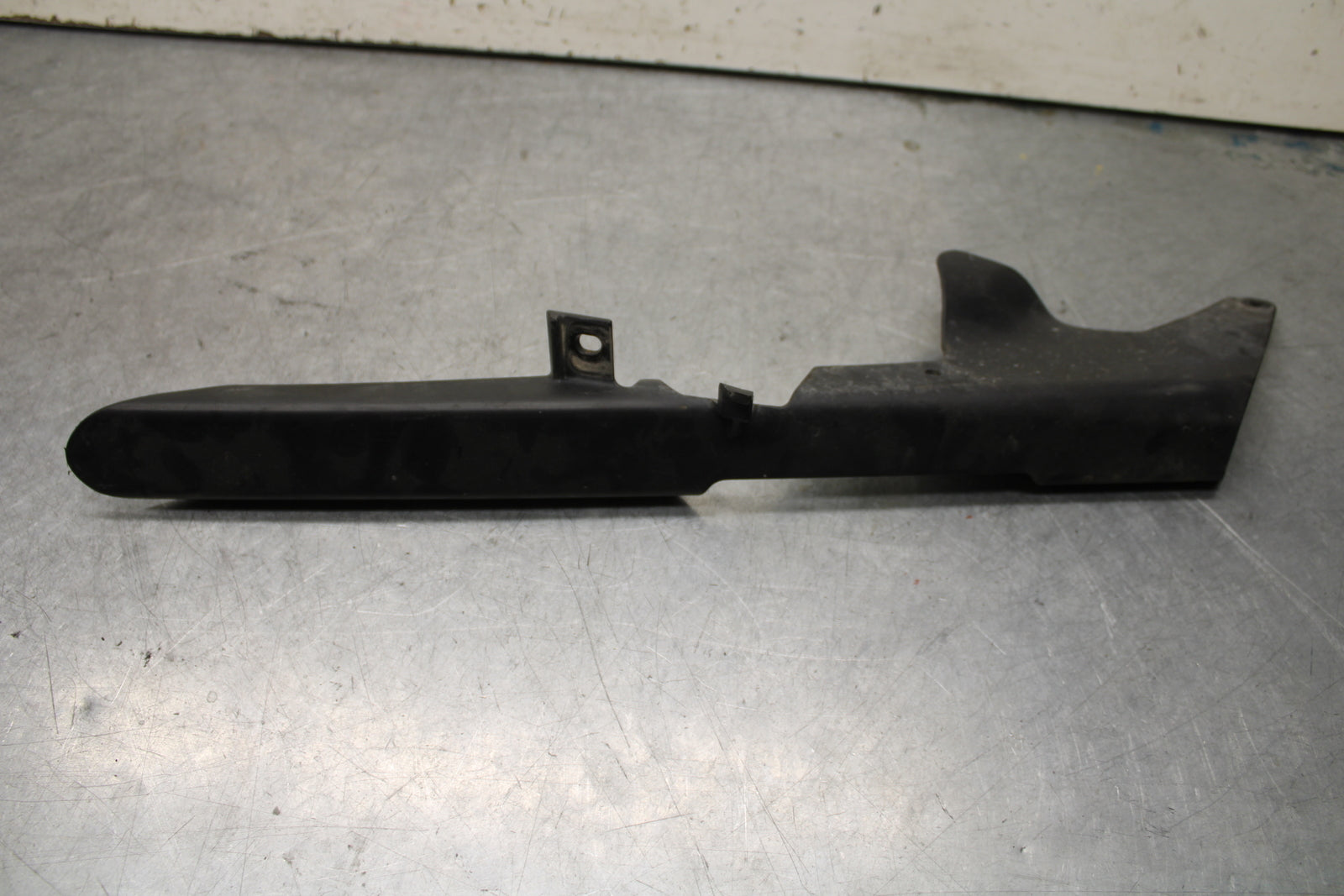 16 KAWASAKI NINJA ZX10R REAR BACK DRIVE CHAIN GUARD SHIELD 36014-0062  BB650