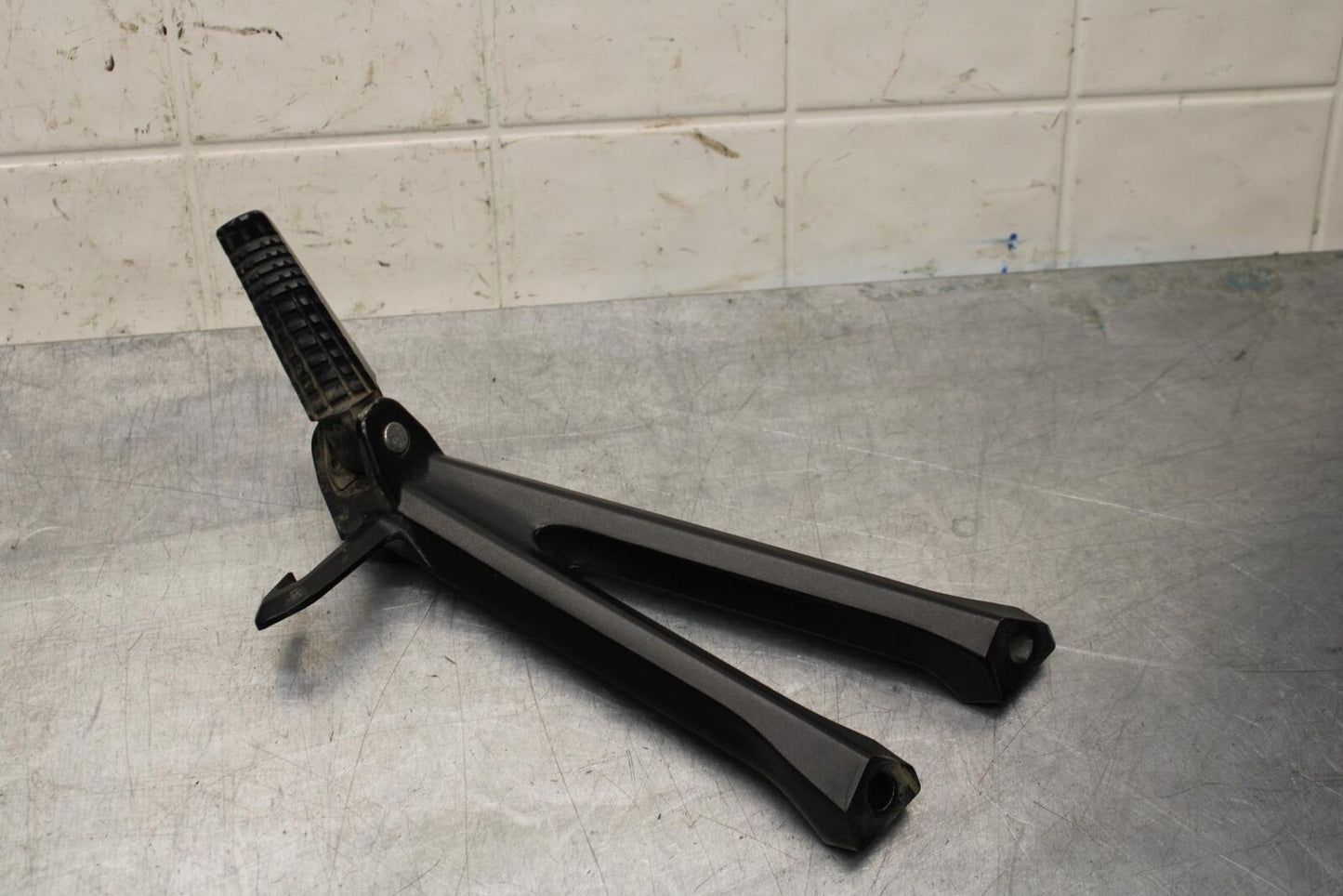 2015 Suzuki GSXR750 LEFT REAR BACK PASSENGER PEG BB595