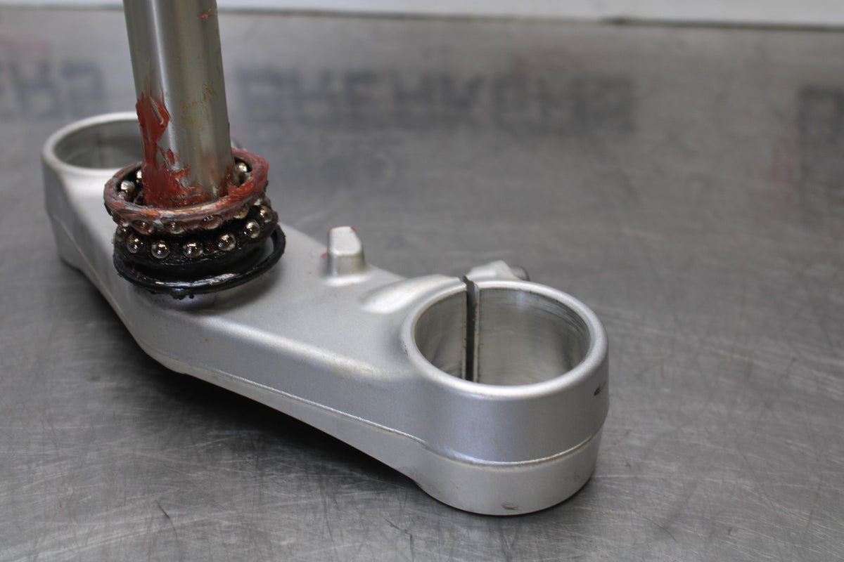 12 TRIUMPH STREET TRIPLE R FRONT FORKS CLAMP LOWER TRIPLE TREE STEM BB914