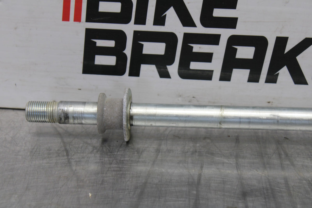 05-09 SUZUKI BOULEVARD C90 FRONT WHEEL RIM AXLE PIVOT BOLT BB918