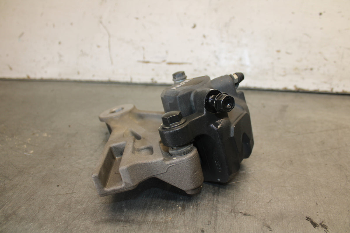 13-15 HONDA CBR500R REAR BACK BRAKE CALIPER W MOUNT BRACKET 43150-MGZ-J01 BB704