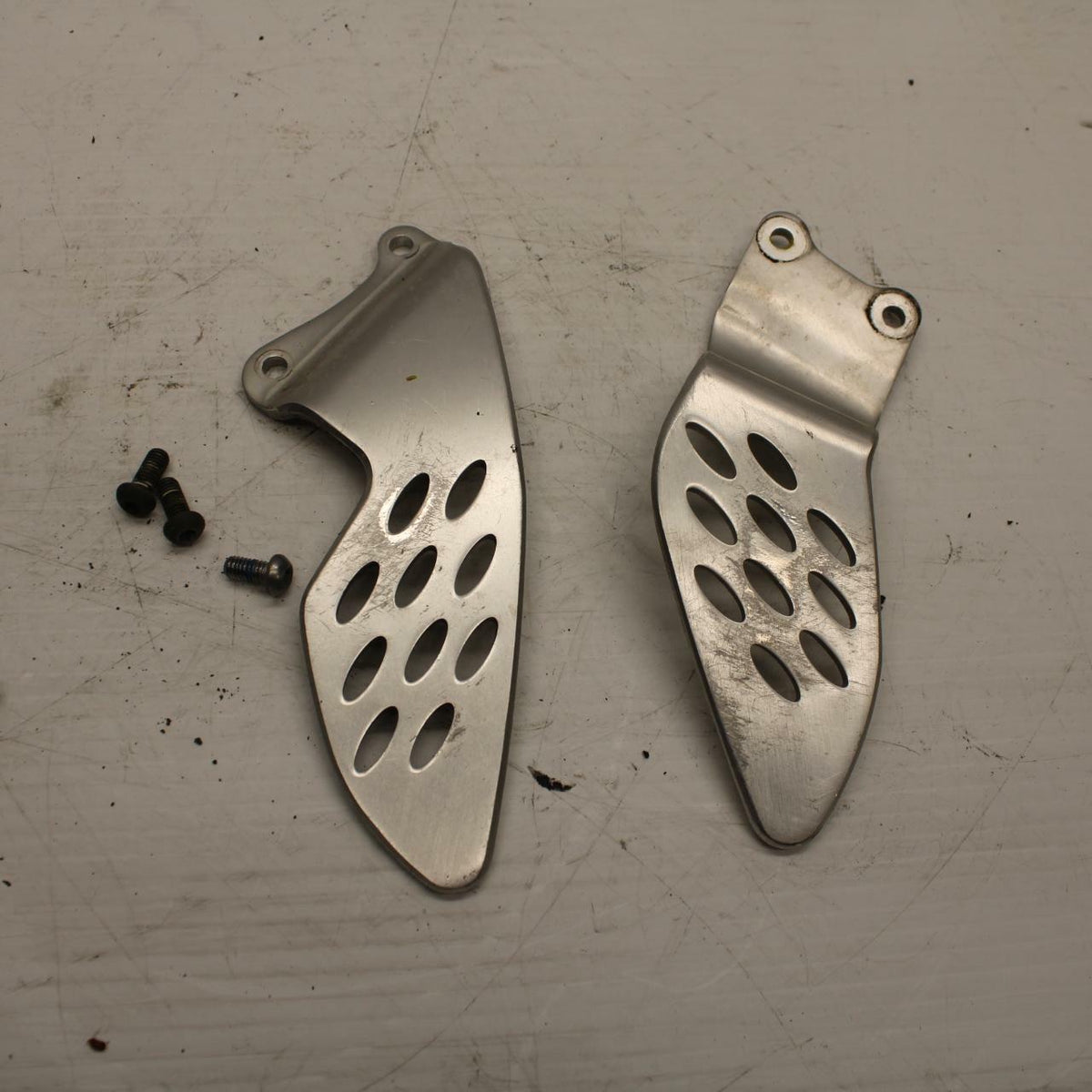 06 YAMAHA YZF R1  REARSET REAR SET HEEL GUARD COVER  BB282