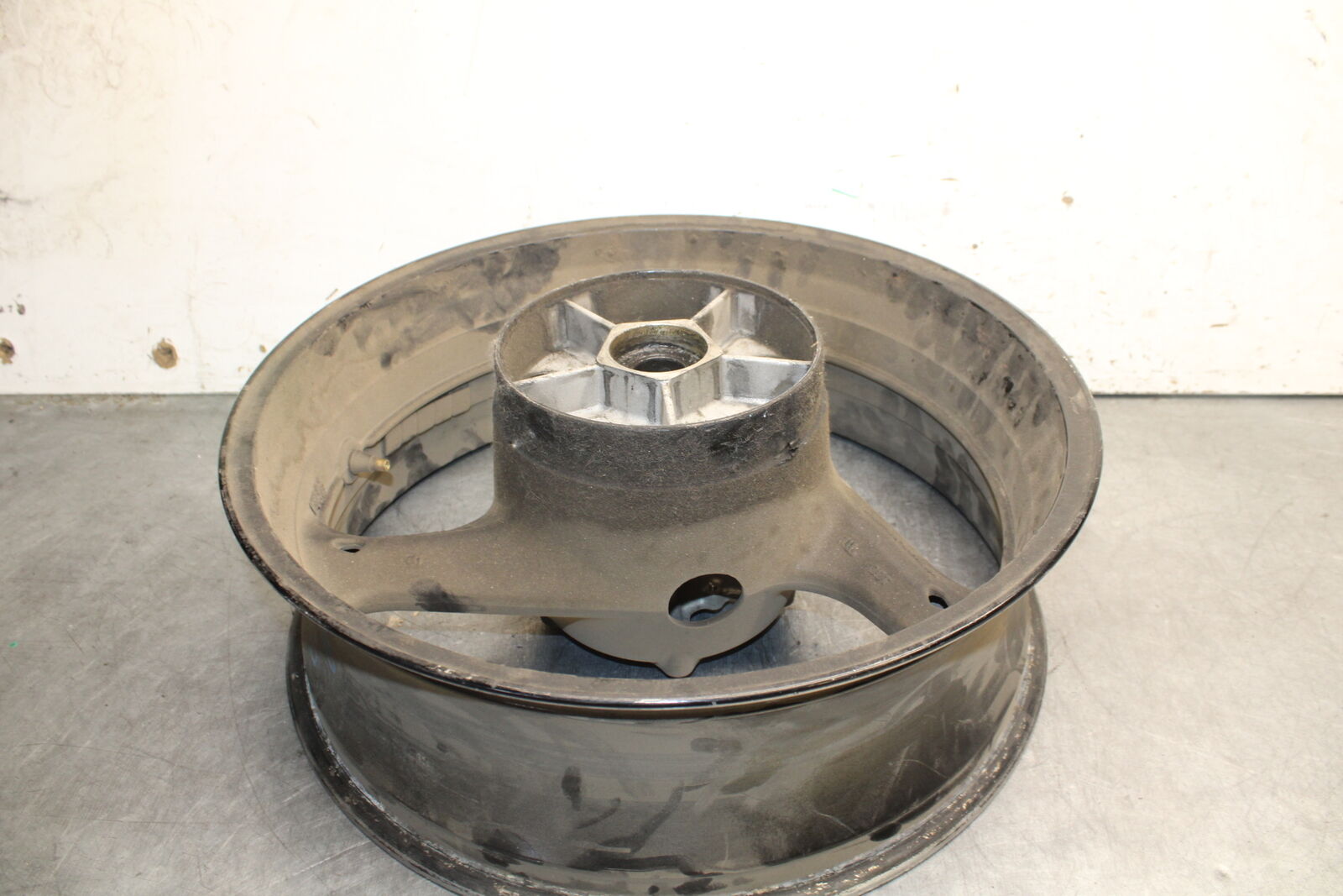 06-07 SUZUKI BANDIT 1200S ABS REAR WHEEL BACK RIM BB50