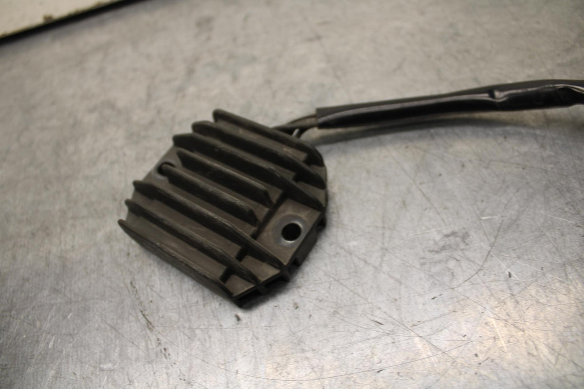 04-09 SUZUKI GS 500 FH GS500F RECTIFIER VOLTAGE REGULATOR BB97