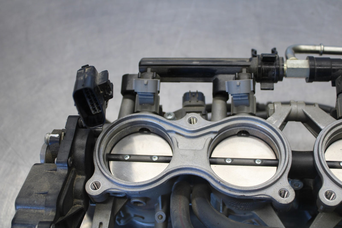 18 SUZUKI GSXR750 MAIN FUEL INJECTORS / THROTTLE BODIES BB891
