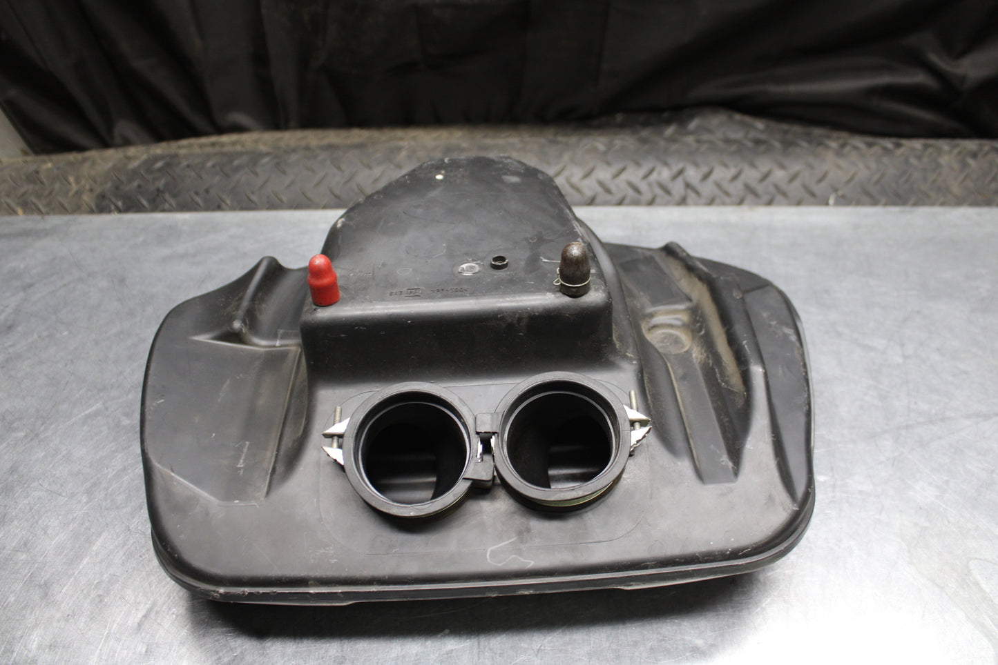 00 SUZUKI INTRUDER 1500 VL1500 AIRBOX AIR INTAKE FILTER BOX BB761