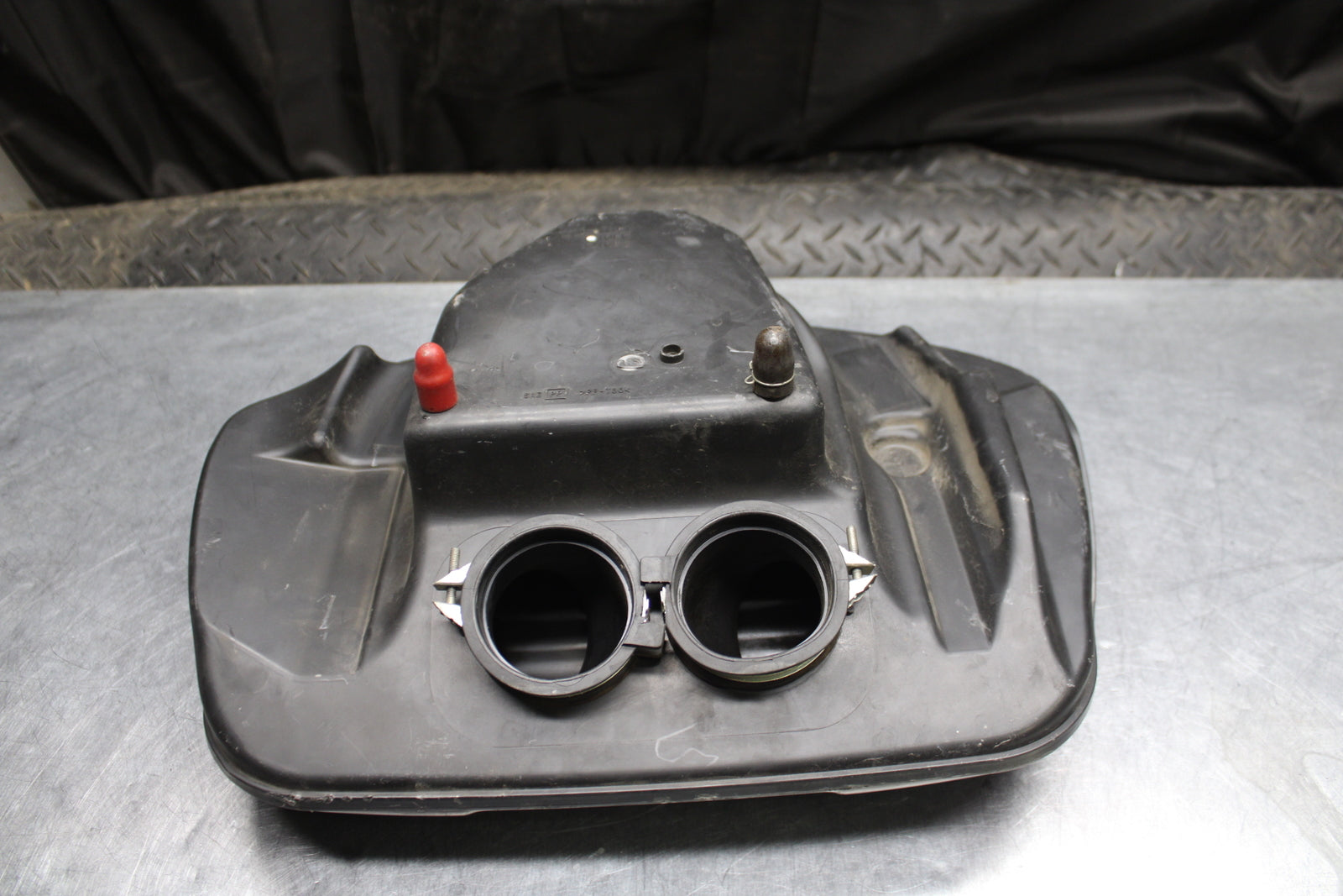 00 SUZUKI INTRUDER 1500 VL1500 AIRBOX AIR INTAKE FILTER BOX BB761