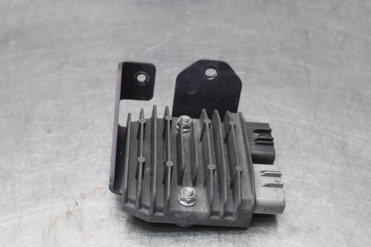 12 TRIUMPH STREET TRIPLE R RECTIFIER VOLTAGE REGULATOR BB914