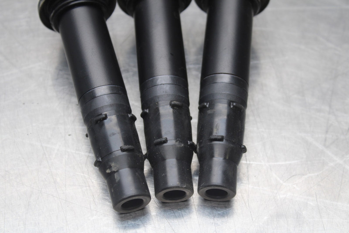 16 YAMAHA XSR900 IGNITION COILS COIL SPARK PLUG CAPS BB786